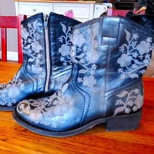Embroidered Taos Boots (Color: shimmery gray)